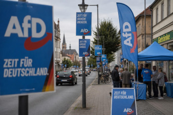 AfD zastavili sice před vládou, u volebních uren ale ne