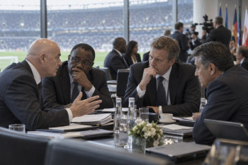 FIFA má miliardové rezervy. Svazy chtějí 46 miliard korun
