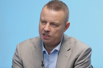 Dvě miliardy z notebooku. Rajchl otevřel roli Bergera a Stanjury