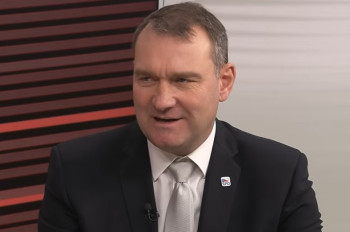Pobodaný mladík zemřel v poutech. Fiala mluví o dvojím metru