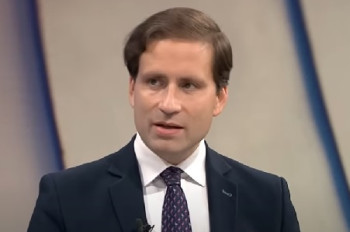 Kovanda odmítá, že Česku rostou úroky na dluhu rychleji než v EU