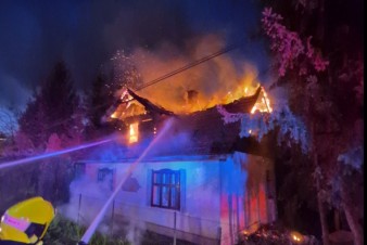 Požár střechy rodinného domu ve Valašském Meziříčí