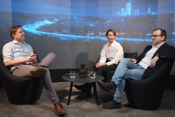 Letná nic nezmění, opozice slábne. Chvilkaři pod palbou