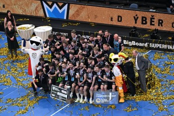 Na florbal přišlo tolik diváků, jako má Tachov obyvatel. Titul má Bolka