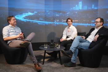 Kdo tahá za nitky na Hradě? Ztráta morálního majáku a „atomovka“